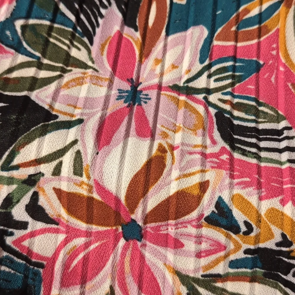 NWOT Floral Pleated Women's Skirt - Picture 3 of 3